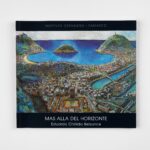 Fotografía del catálogo 'Más allá del horizonte' de CHB Art & Design, mostrando su portada y diseño.