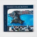 Segunda fotografía del catálogo 'Diálogos entre luz y materia' de CHB Art & Design, mostrando su portada y diseño.