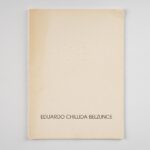 Imagen del catálogo 'Eduardo Chillida' de CHB Art & Design, mostrando su cubierta distintiva y diseño.