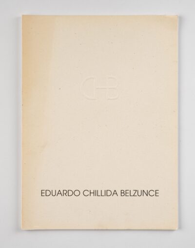 Imagen del catálogo 'Eduardo Chillida' de CHB Art & Design, mostrando su cubierta distintiva y diseño.