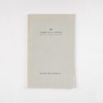 Catalogo de Eduardo Chillida Belzunce, CHB, en la galeria de Nieves Fernández en color beige.