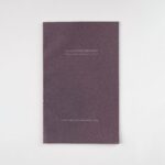 Catalogo de Eduardo Chillida Belzunce, CHB, en la galeria de Nieves Fernández en color ciruela.