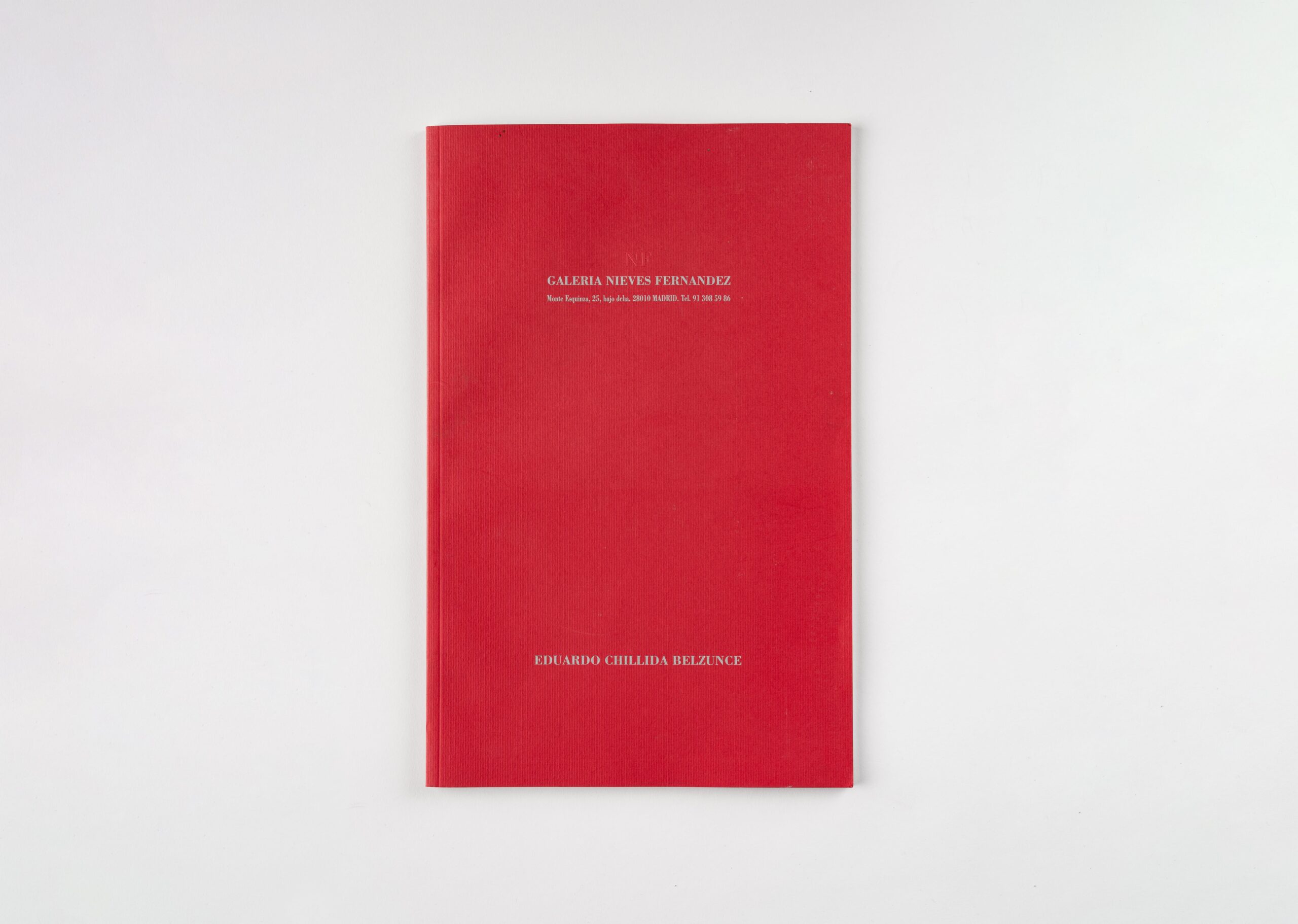 Catalogo de Eduardo Chillida Belzunce, CHB, en la galeria de Nieves Fernández en color rojo.